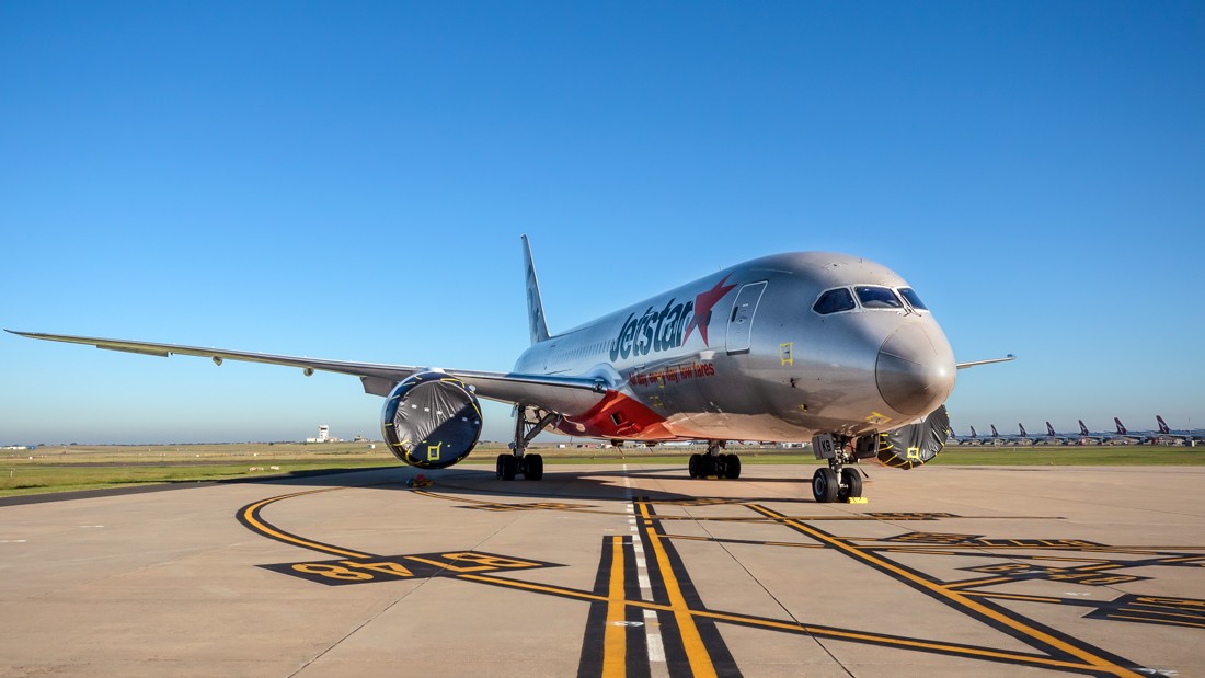 Jetstar and Qantas planes at Avalon Airport